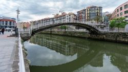 Fotografía: Puente de la ribera en la zona vieja de Bilbao