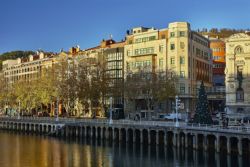 Ria de Bilbao y Hotel Bilbao Plaza